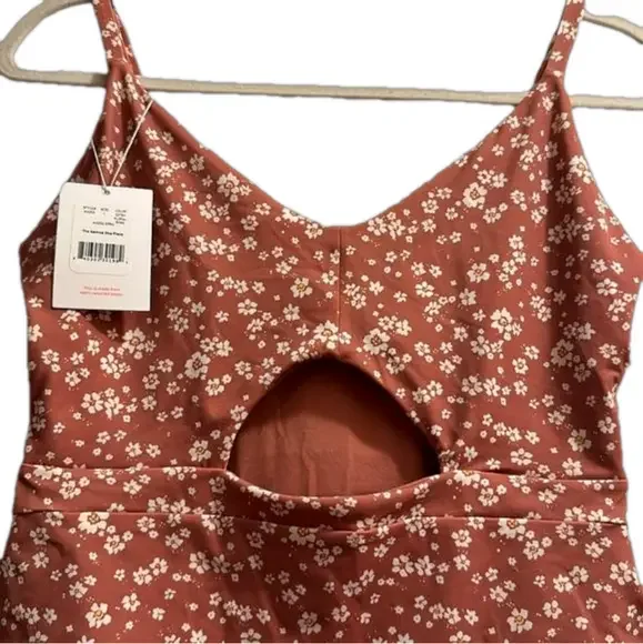 Andie the Samoa Ditsy Floral Rose - Picture 2 of 8